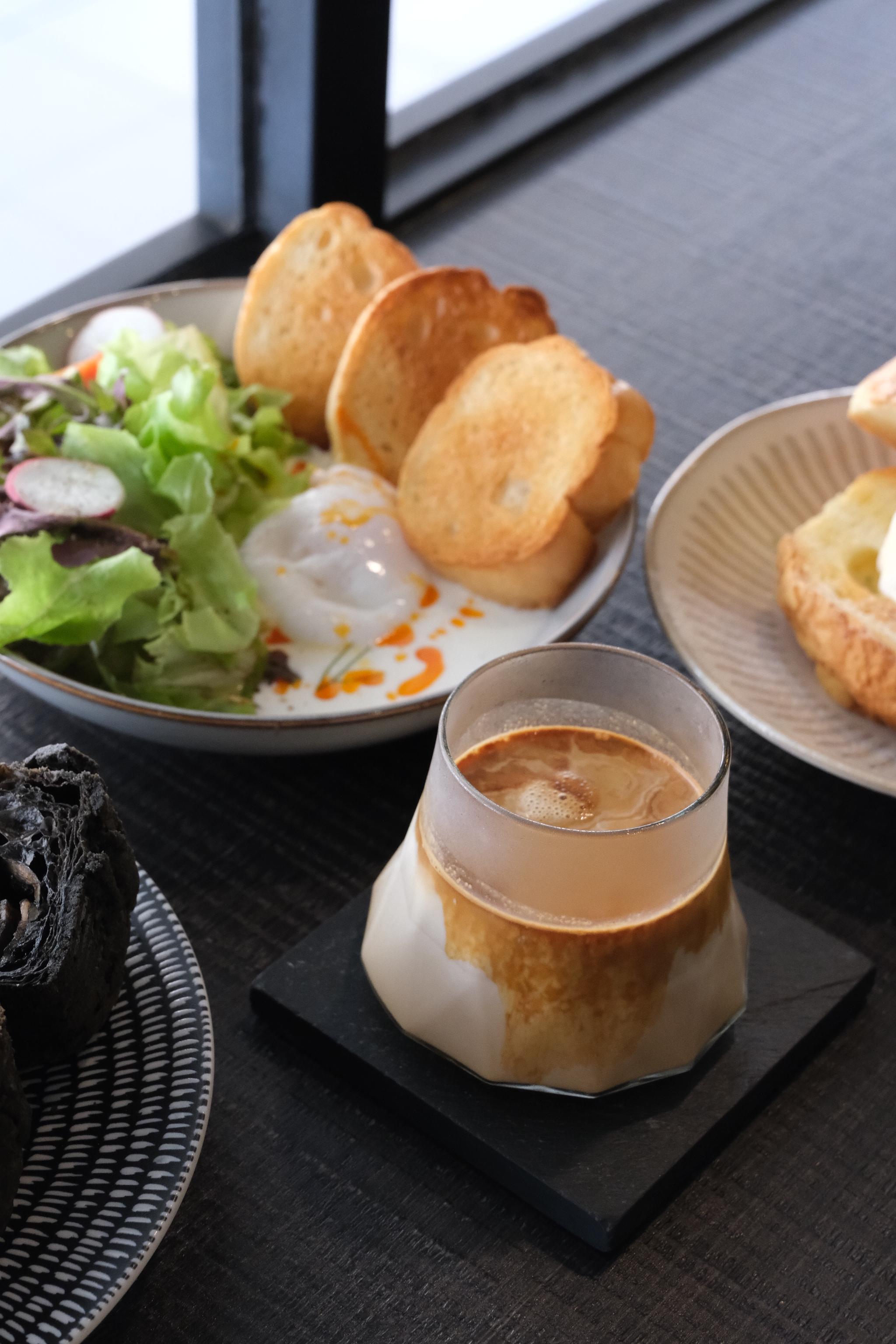 LOTUS CAFFÉ 4