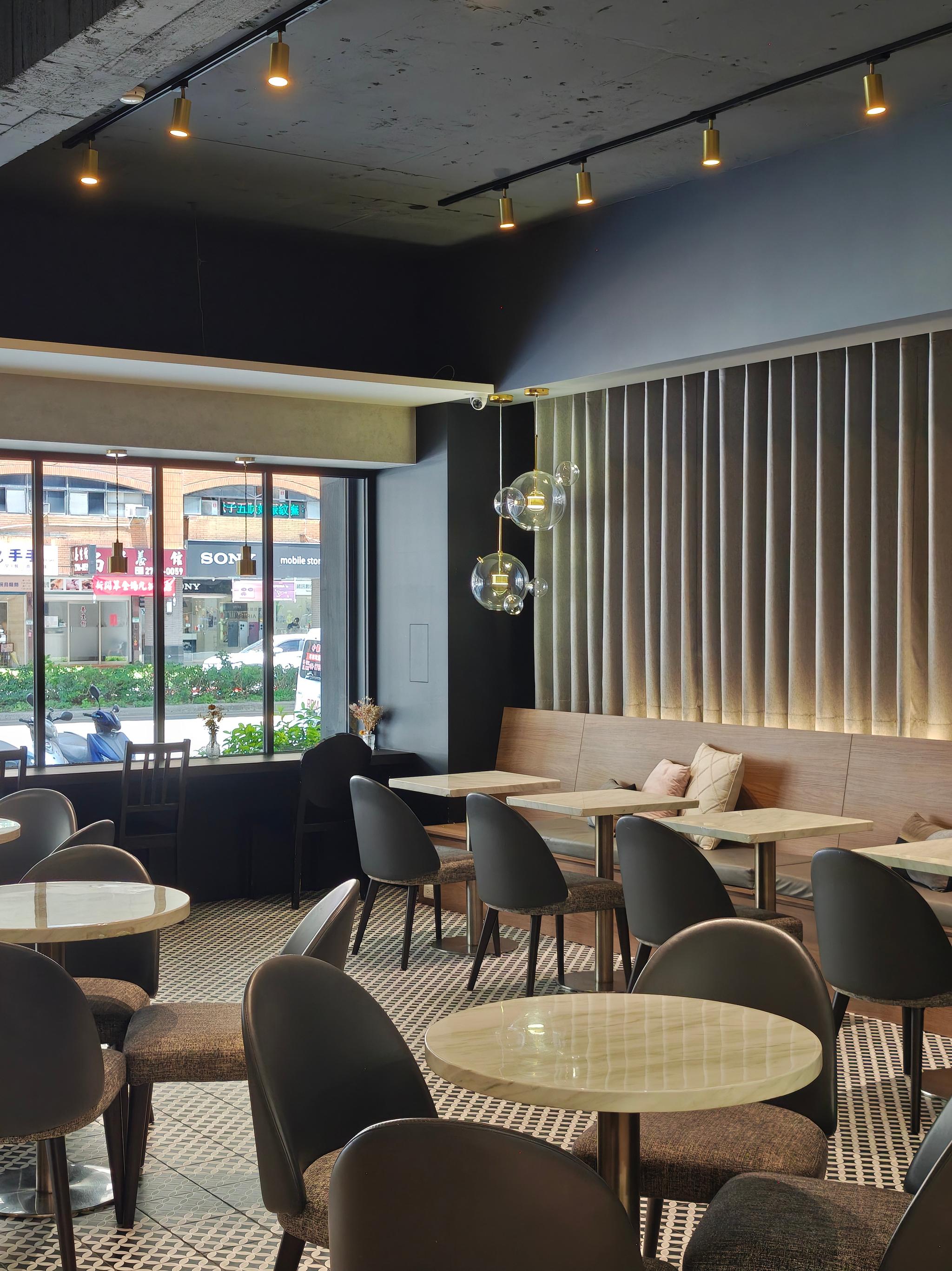 LOTUS CAFFÉ 2