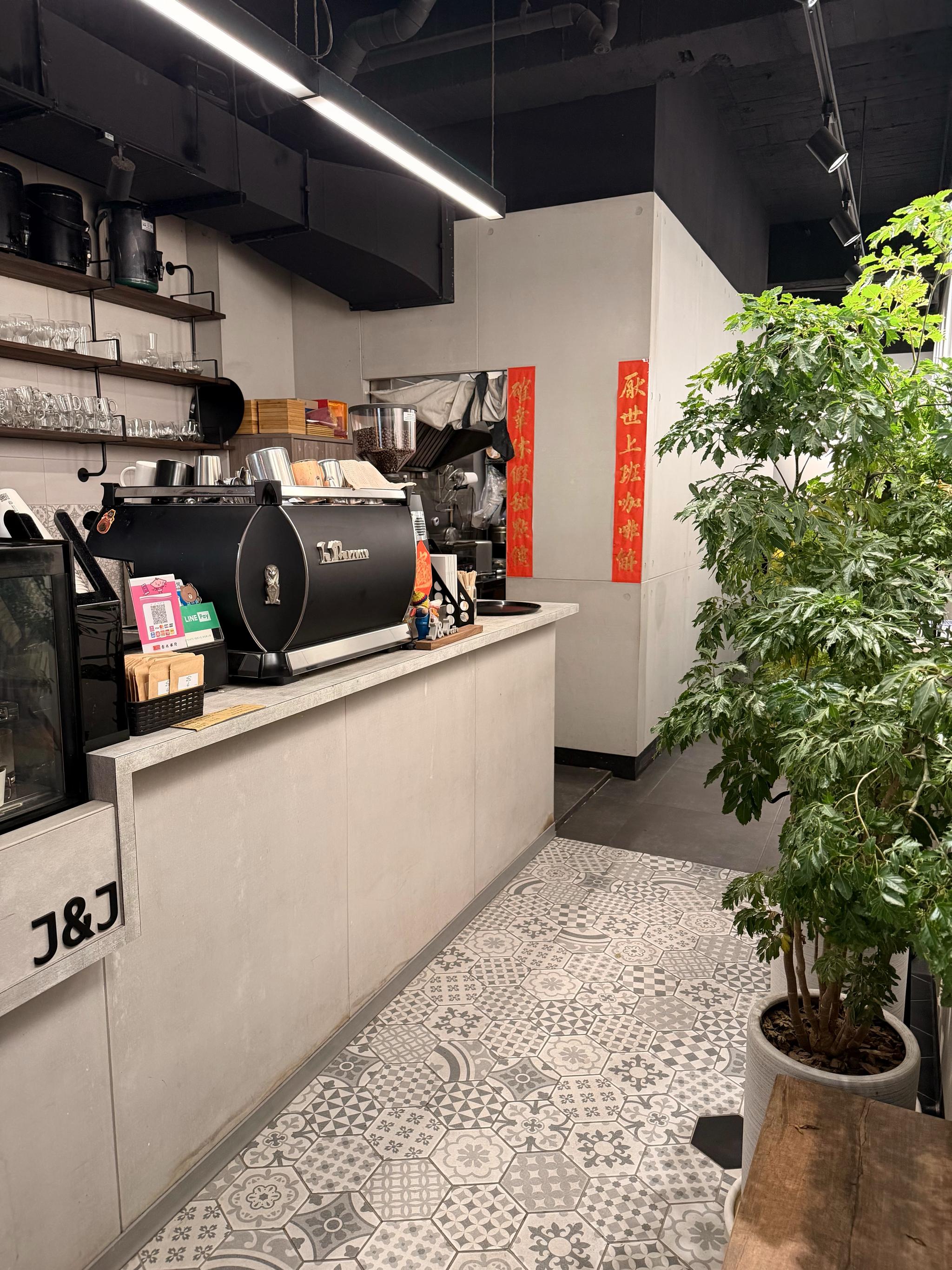 J&J CAFE 1